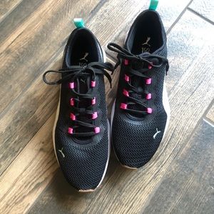 PUMA tennis shoes 9.5 - Like New